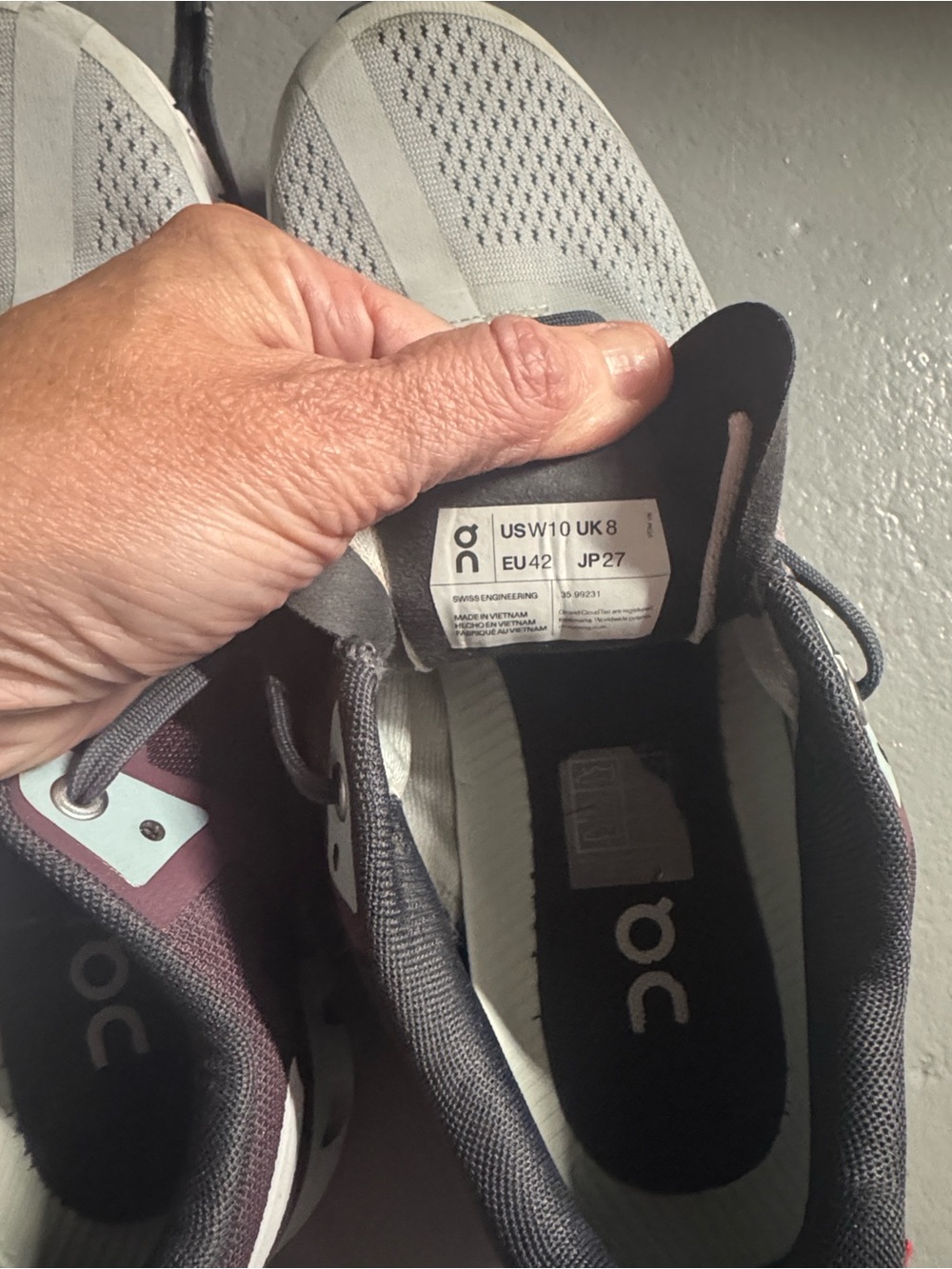 On Running Cloudswift Women's Running Shoes in Maroon and White - Picture 4 of 5